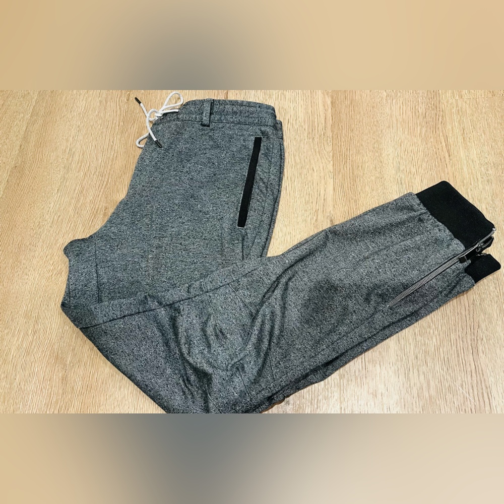 Calvin Klein Men’s Slim Fit Jogger Pants – Size 32x32